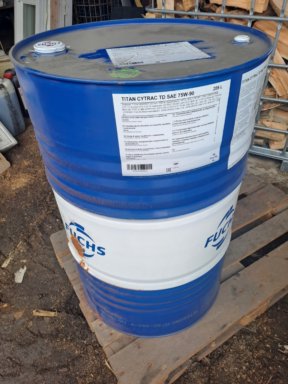 Gir olje fra Titan 205 liter 