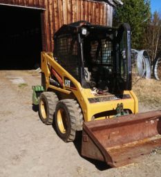 Cat 216  CAT 216 kompaktlaster – kun 2 290 timer