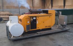 Komplet mobilt 250 KVA generator anlæg på lad med 2700L tank og byggetavle