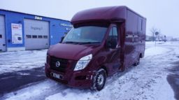 Hästtransport högerstyrd Nissan  NV400 