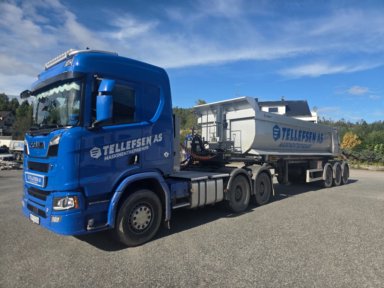 SCANIA R590 6X4 MED ISTRAIL TIPPSEMI 2023 MOD GULLSERVICE 