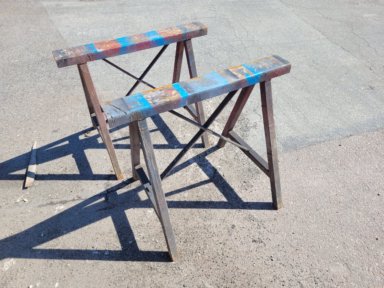 2 st materialbockar i metall ( inget reservationspris ) 