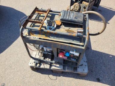 Elverk bensin 6,9 kva  ( inget reservationspris ) 