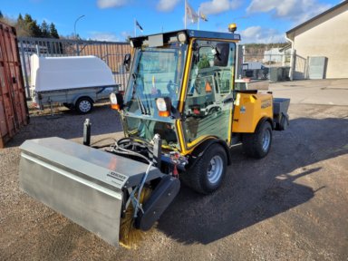 Redskapsbärare Belos TransPro 4560 med flertal redskap 