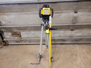 Rotationslaser Leica Rugby 610 med stativ och mottagare