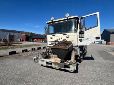 IVECO 190E30 Sprayer Truck with Palfinger crane & compressor