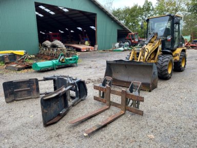 CAT 906 Wheel Loader / Year: 2004 / Hours: 7,552 / Bale Clamp / Pallet Forks / 0.8 m³ Bucket