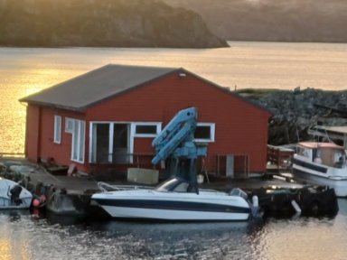 Arbeidsbåt betong flåte med hus