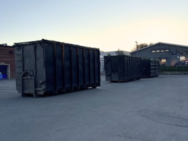  3st 38 kubiks container med lock
