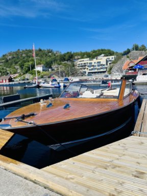 Eikeli 24 fot 1995 mod m/ baugpropell - Mercruiser  350 hk V8 bensin