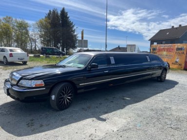 LINCOLN Town Car limousin
