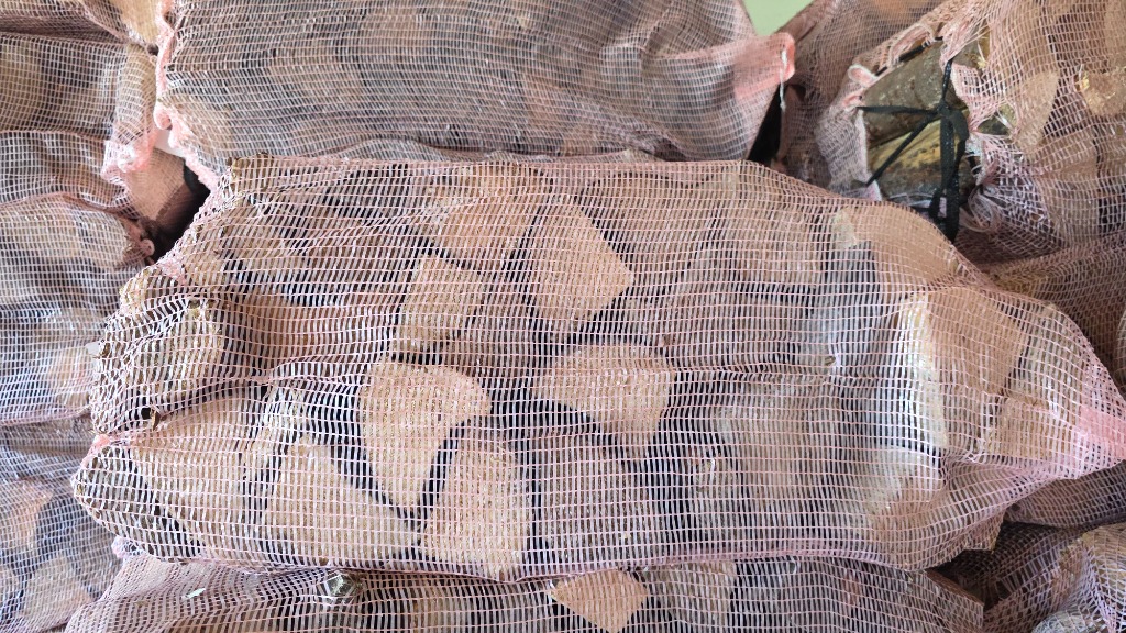 500 sekker med blandingsved selges samlet