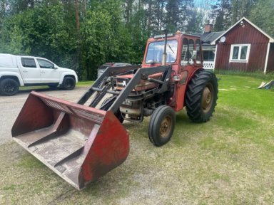 Traktor Ferguson 135 S