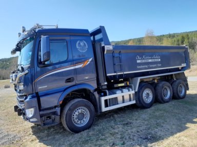 Lastebil MERCEDES-BENZ Arocs Lastebil med plan