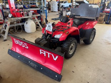 ATV Honda 420 med sneplov og spreder 