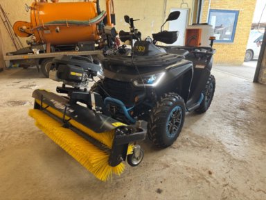 ATV SEGWAY 600GS Snarler med kost i front og Lehner spreder i bag.