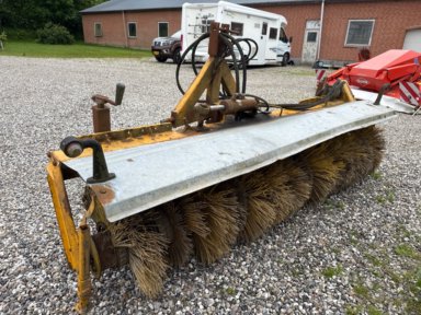 240 cm kost fra Elkærs Maskinhandel / sweeper FM 2300 HY
