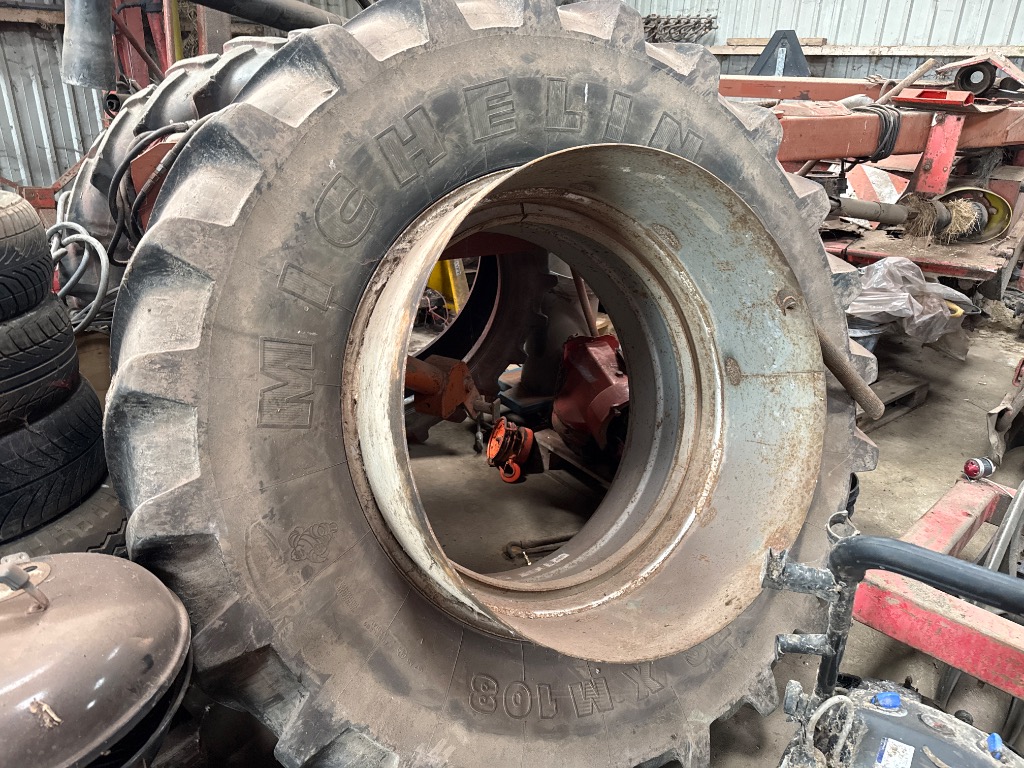 Tvillingehjul med fælg Michelin/Goodyear 650/65 R38