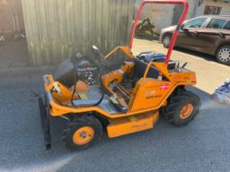 AS940 Sherpa 4 WD græsklipper med fjernbetjening.
