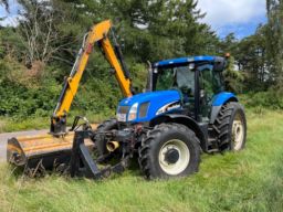 New Holland TS115A  4WD. Med FM 5 meter rabatklipper.