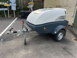 Multi S Heatweed Trailer til ukrudtsbekæmpelse.