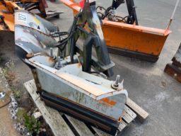 Fjærås V-plov 175 med A-ramme til traktor.