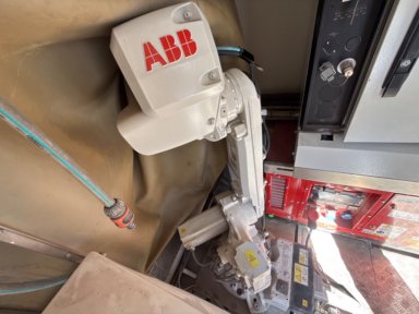 ABB IRB 2600/165 robotarm med skæreværktøj / Industrial robot and cutting booth