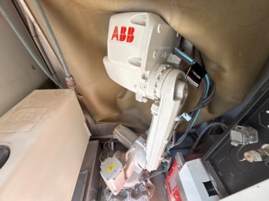 ABB IRB 2600/165 robot-arm med skæreværktøj / Industrial robot and cutting booth