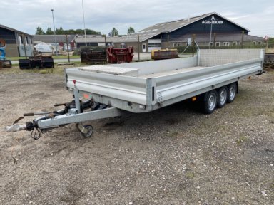 VEZEKO 3-AXLE TIPPER TRAILER / 3-Achs-Kippanhänger / 3-axlad tippvagn / 3-akslet tipphenger