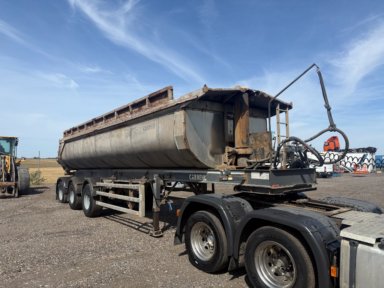 Tipptrailer Carnehl Sanh kipper off