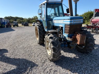 Traktor Ford 8200
