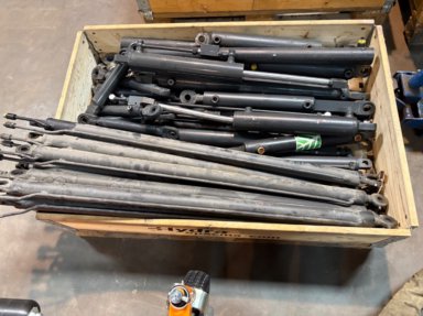 Lot med diverse hydraulik stempler