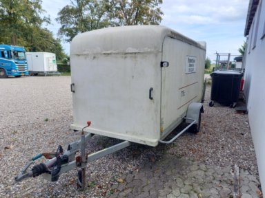 Biltrailer Brenderup lukket trailer.