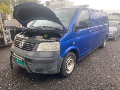  Volkswagen Transporter 2005 – 221 000 km – reparasjonsobjekt– arbeidsbil med varsellys