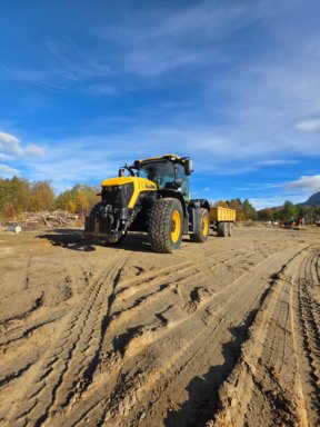 Traktor JCB 4220 Nordic Edition