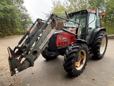 Traktor Valmet 6400 med frontlæsser