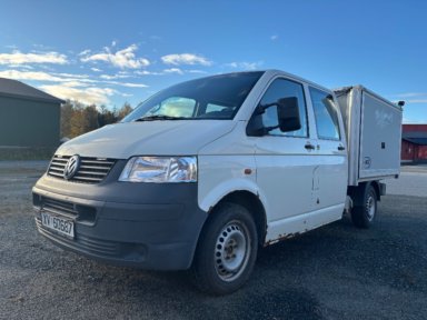 VOLKSWAGEN TRANSPORTER 4 MOTION MED KASSE OG 5 SETER