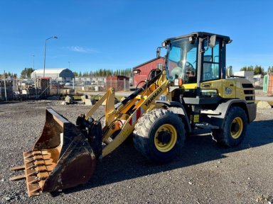 Hjullastare Yanmar V80 med skopa samt pallgafflar