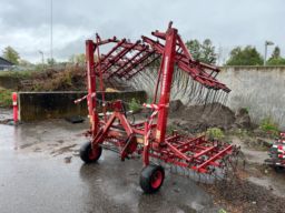 Doublet-Record 5,5 meter ukrudtsstrigle med hydraulisk opklap.