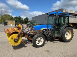 New Holland traktor model TN75F med FM  Hydraulisk kost.