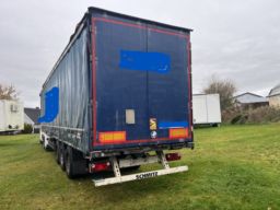 Trailer SCHMITZ CARGOBULL Lukket sættevogn Sættevogns trailer 3 akselet