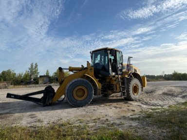 Hjullastare CAT 972H med skopa, gafflar, kranarm