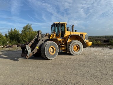 Hjullastare Volvo L180F med skopa