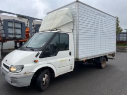 Lastbil Ford Transit 350  LF 2,4 T/D med lukket varekasse og ZEPRO lift.