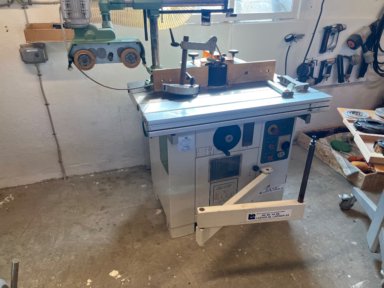Mini Max T50  Spindelfræser med meget profilværktøj.