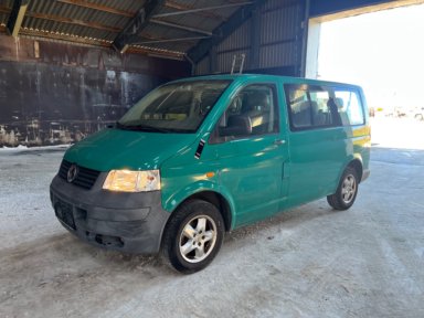VOLKSWAGEN CARAVELLE 2,5 9 personers minibus med benzinmotor.