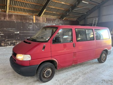 VOLKSWAGEN TRANSPORTER 1,9 TDI 9 personers minibus.