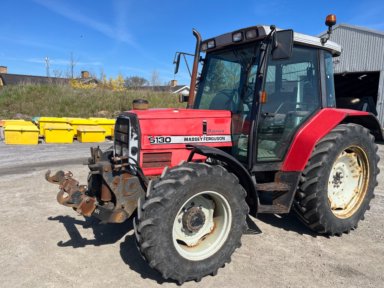 MASSEY FERGUSON 6130 4 WD DYNASHIFT med HEVA frontlift.