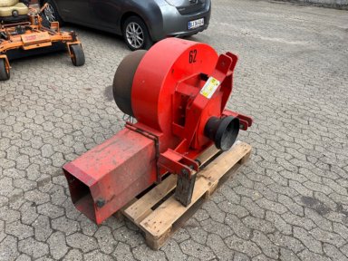 Liftmonteret løvblæser model Intermac ASF450