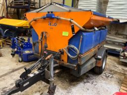 Nido  Stratos B17KR-21  AWCLN-350 bugseret saltspreder.